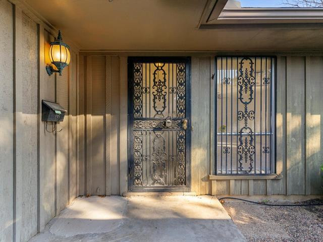 Building Photo - 4804 South Dr