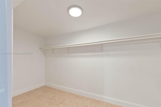 Building Photo - 3916 SW 58th Ave