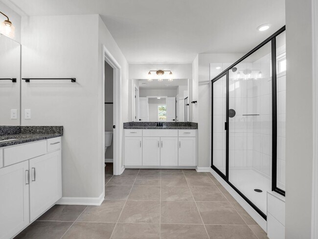 Building Photo - Luxurious New Constuction in Hendersonville