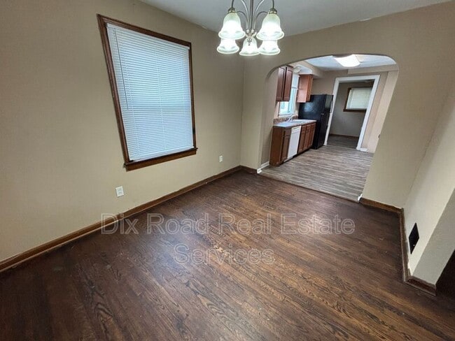 Building Photo - 348 Nassau St