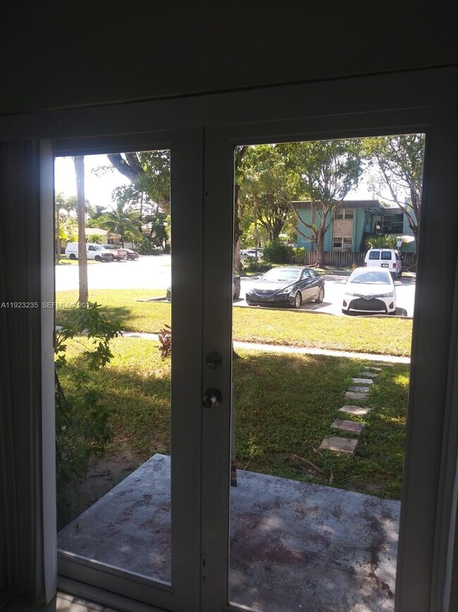 Building Photo - 17031 NE 21st Ave