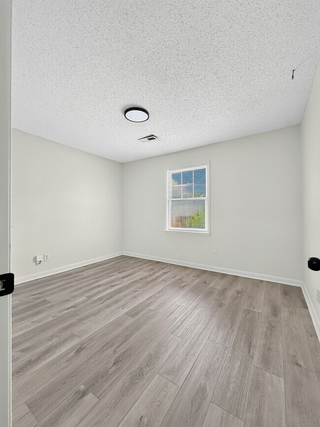 Building Photo - 6209 Friar Tuck Dr NW
