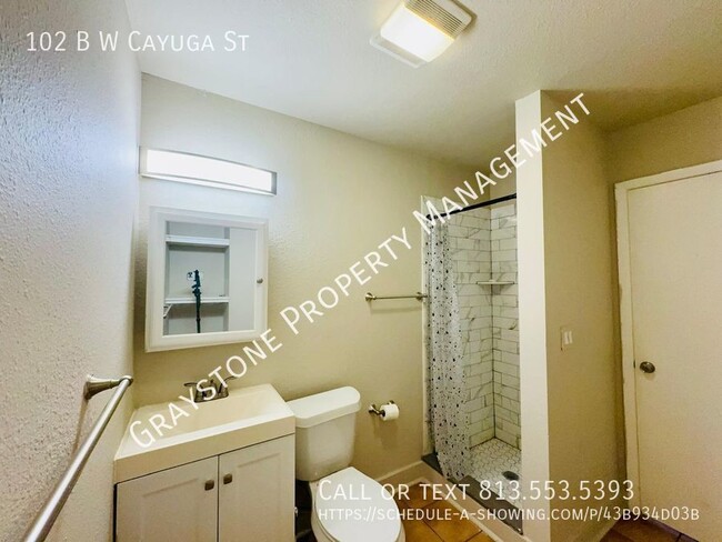 Building Photo - "Bright & Airy 1 Bed/1 Bath Studio Near Do...