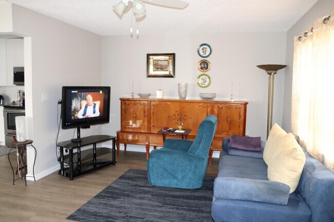 Building Photo - 801 Flanders Dr