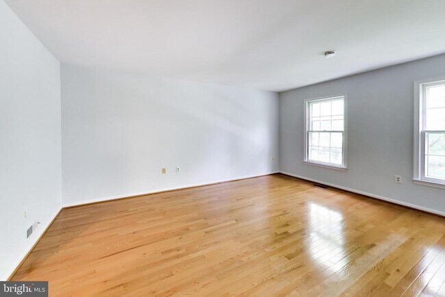 Building Photo - 991 Farm Haven Dr