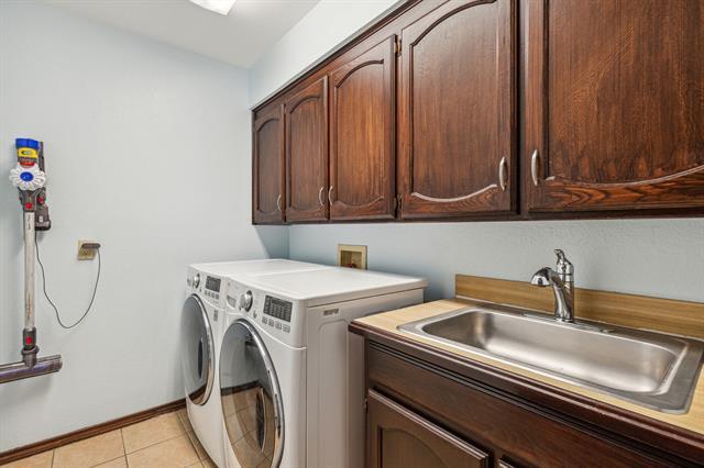 Building Photo - 2407 N Carroll Ave