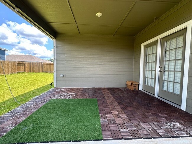 Building Photo - For Lease | 3 Bed, 2 Bath | 1,552 Sq Ft | ...
