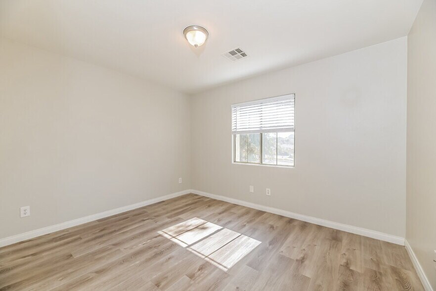 Building Photo - 328 Sweet Sugar Pine Dr