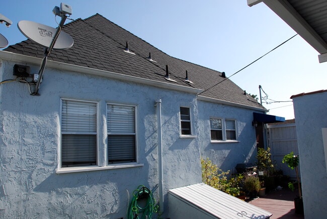 Building Photo - 10902 Hesby St