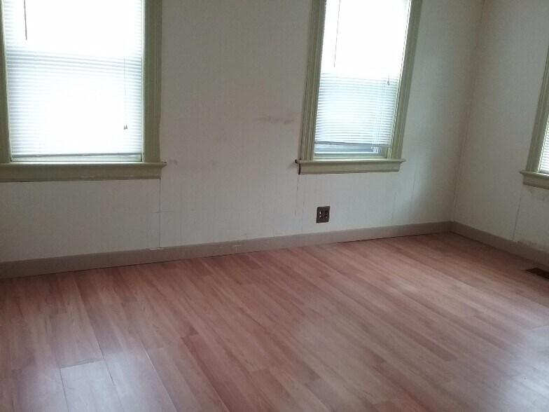 Building Photo - 30 Hardy St