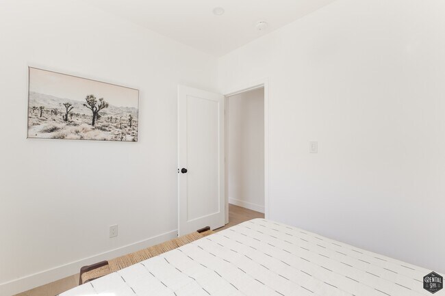 Building Photo - 5847 1/2 Ernest Ave-