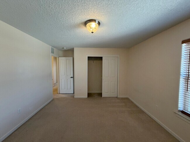Building Photo - 6216 Calle Vizcaya NW