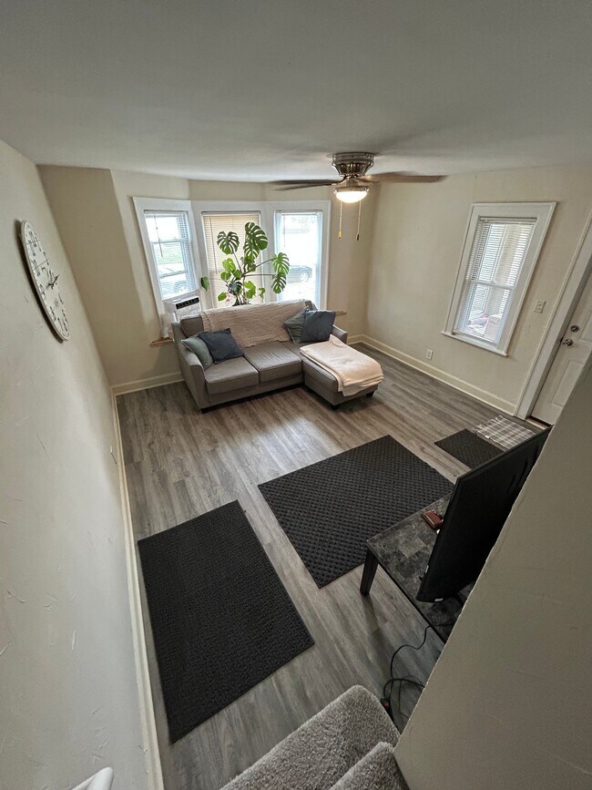 Building Photo - 2434 3rd St