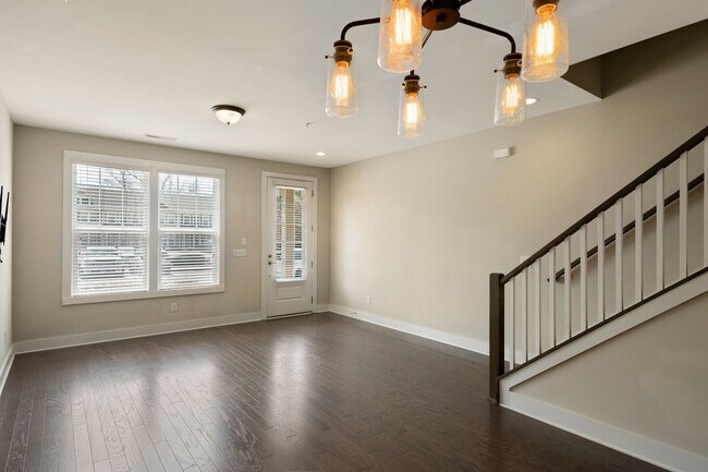 Building Photo - 2801 Wilshire Hill Dr
