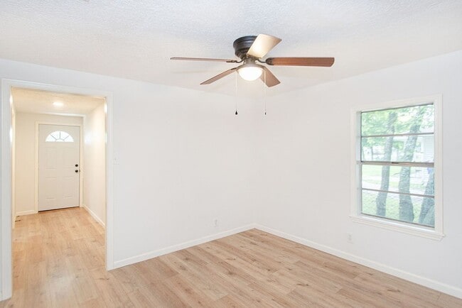Building Photo - 2425 Fayle St