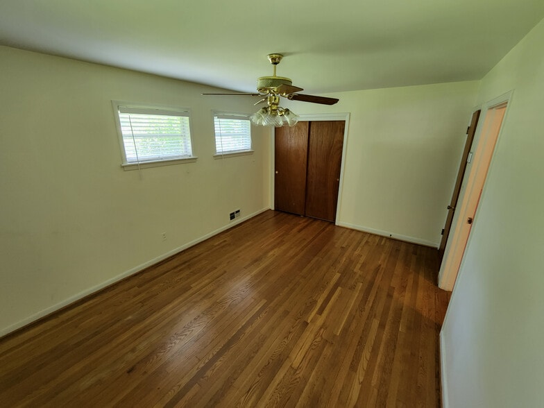 Building Photo - Room in House on Flagler Cir