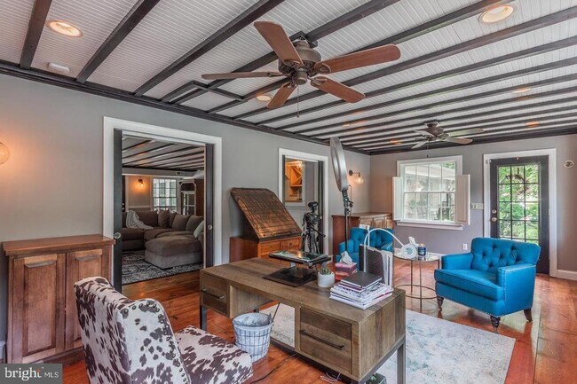 Building Photo - 607 Lancaster St