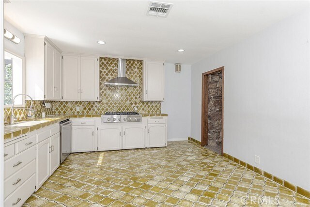 Building Photo - 7856 Paso Robles Ave