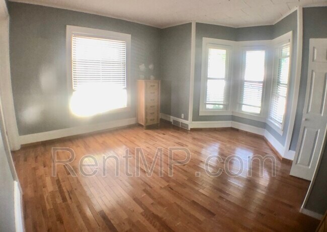 Building Photo - 116 N Kinney Ave