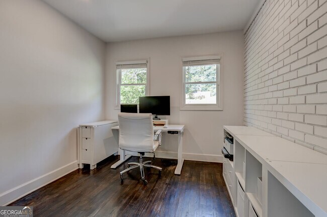 Building Photo - 1848 Winthrop Dr SE