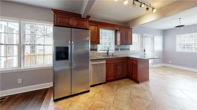 Building Photo - 2599 Eastwood Dr