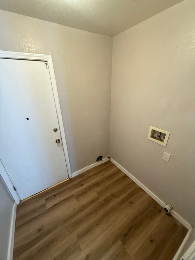 Building Photo - Charming 4-Bedroom Home in the Riverlakes Community