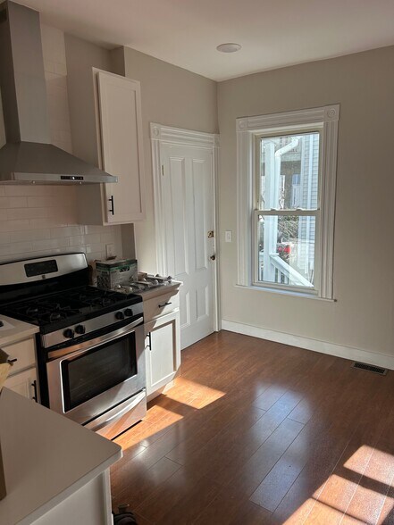 Building Photo - 81 Flint St