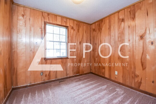 Building Photo - 638 S Elm St