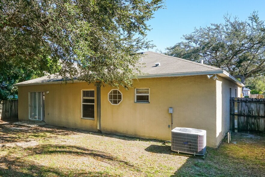 Building Photo - 3525 Stonefield Dr