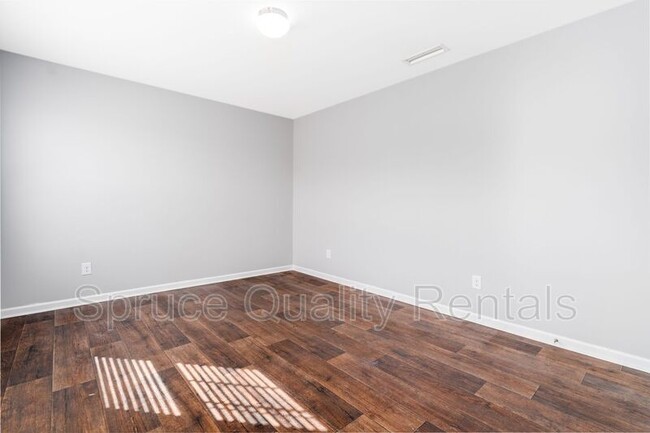 Building Photo - 411 Quick Silver Dr