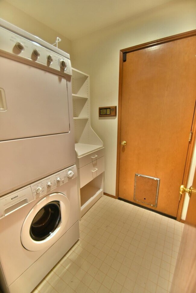 Building Photo - 3bd/2ba Woodinville Home