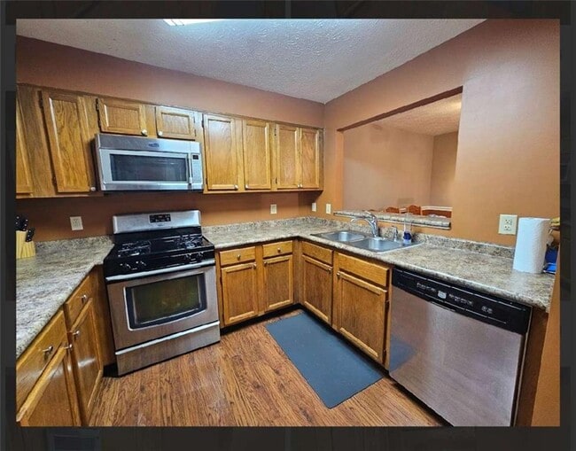 Building Photo - 2539 Oakridge Pl