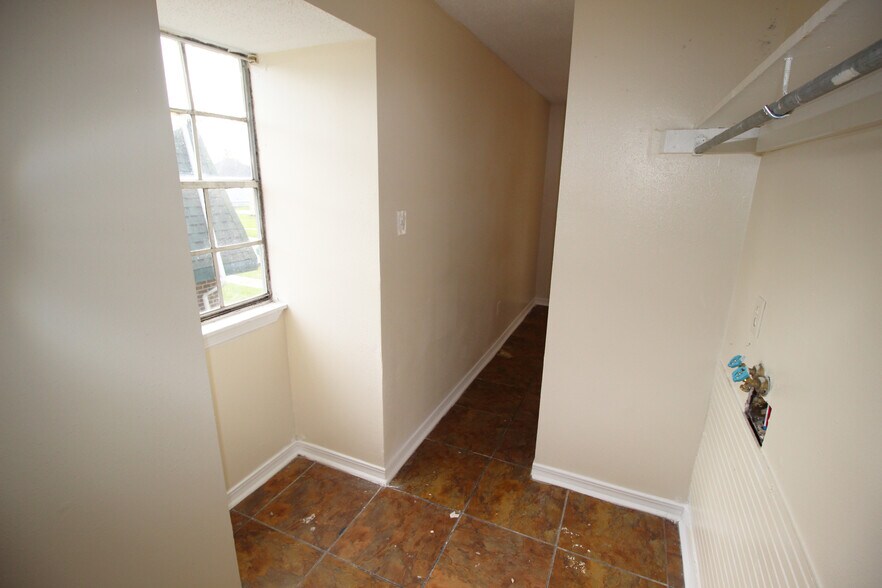 Building Photo - 176 Rosalie Dr