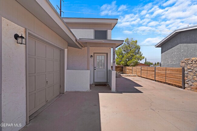 Building Photo - 2617 Red Sails Dr