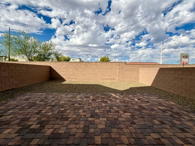 Building Photo - 4 BED, 2.5 BATH, 2 CAR-GARAGE, TWO-STORY, SINGLE FAMILY HOME FOR RENT w/ COMMUNITY POOL & SPA