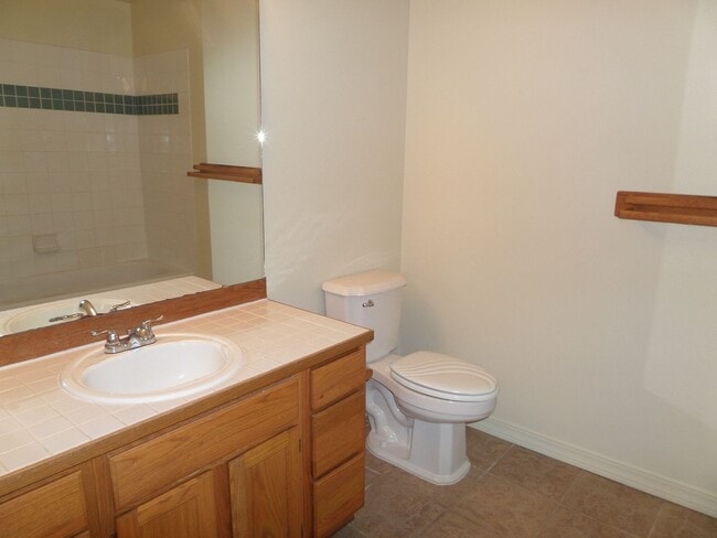 Building Photo - Fantastic HUGE Remodeled 4 Bedroom Home Wi...
