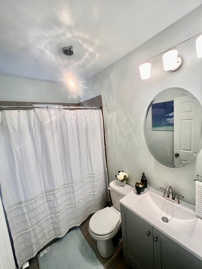 main bathroom - 189 Pomona Ave