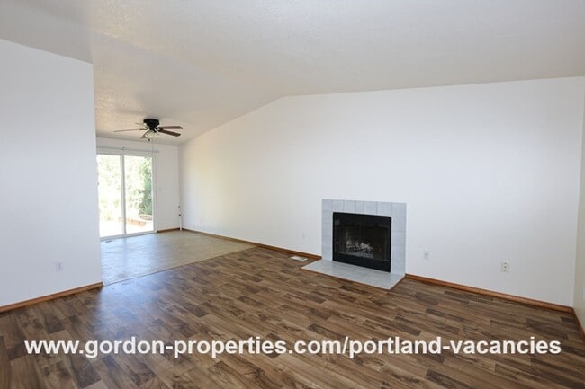 Building Photo - SE Schiller St - ranch style 3 bedroom home