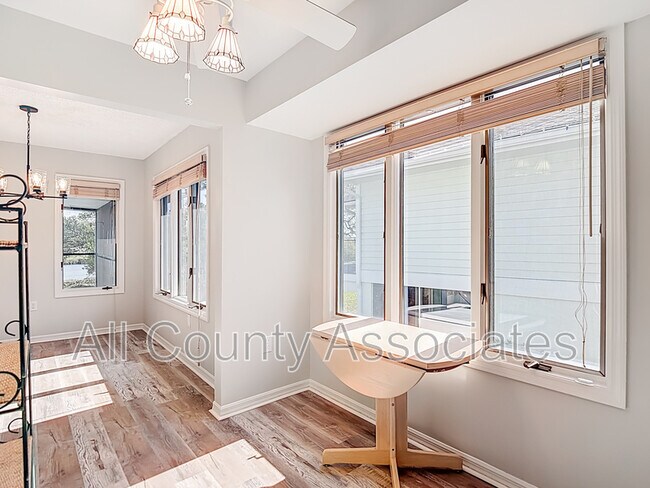 Building Photo - 1007 S Pointe Alexis Dr