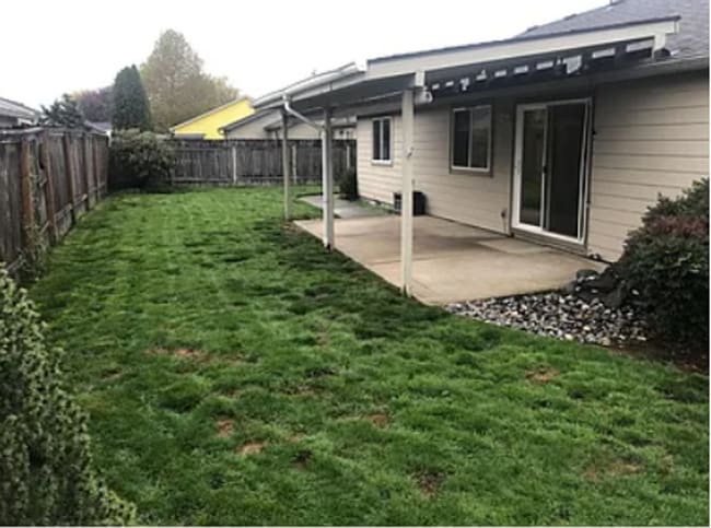 Building Photo - Charming One-Level Ranch in Peaceful Battl...