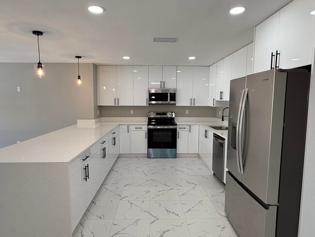 Building Photo - 507 SW N Riverpoint Dr