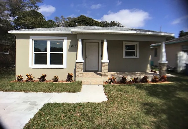 Building Photo - Free 50 inch flat screen TV with every sig...