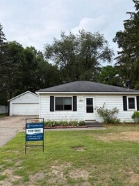 Building Photo - Spacious 2 Bedroom Home Holland Northside