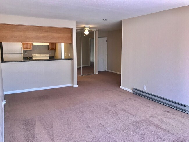 Building Photo - 1 Bedroom 1 Bath Condo in Hayward -- Coming Soon!!!