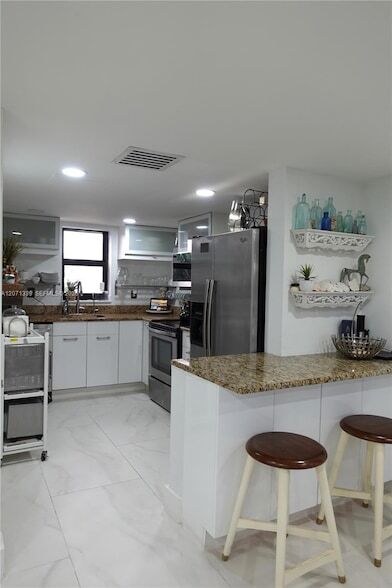 Building Photo - 11000 S Ocean Dr