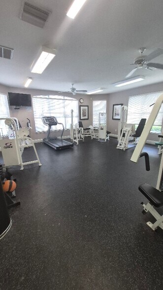 Building Photo - 1990 Erving Cir