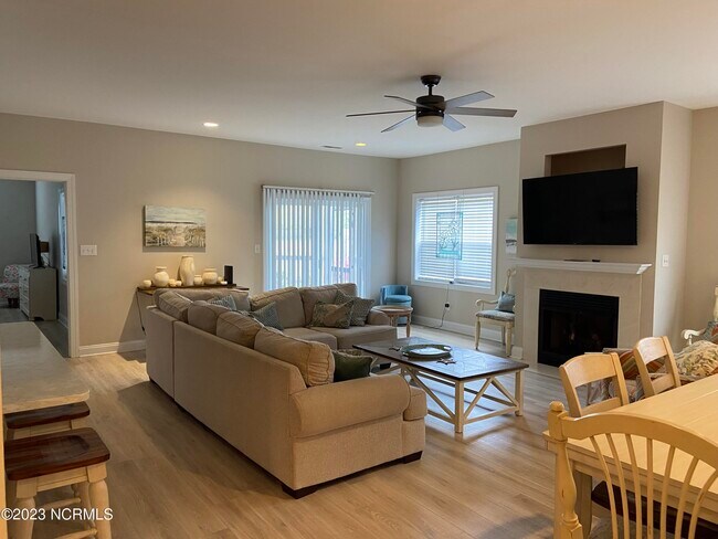 Building Photo - 404 Penny Ln