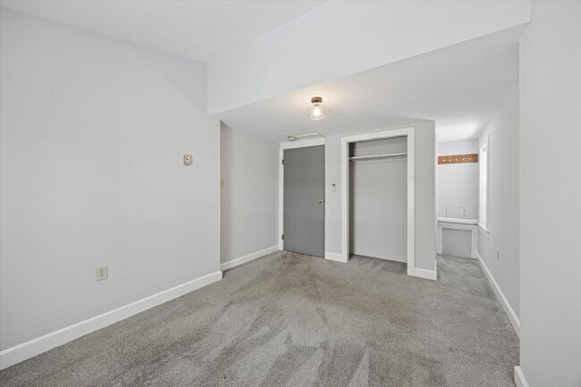 Building Photo - 117 E Miner St