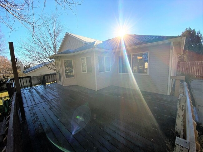Building Photo - 124 Piper Ct