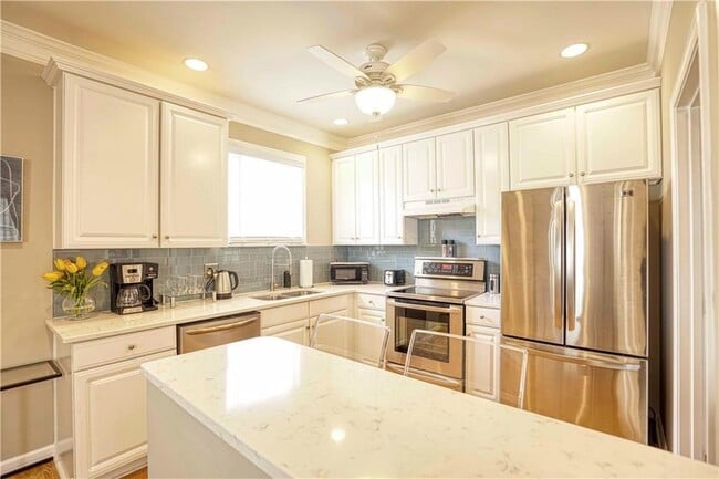 Building Photo - 83 Richmond St SE